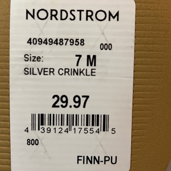 Silver Heels - Picture 6 of 7